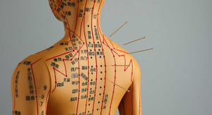 Red Light Therapy and Acupuncture: The Unique Benefits of Combining